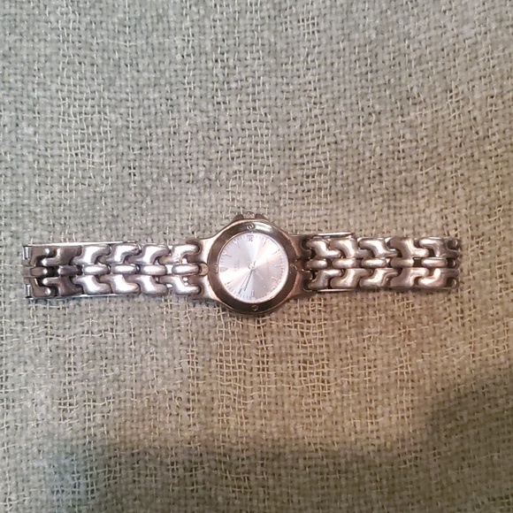 Ladies Guess watch - Picture 1 of 3